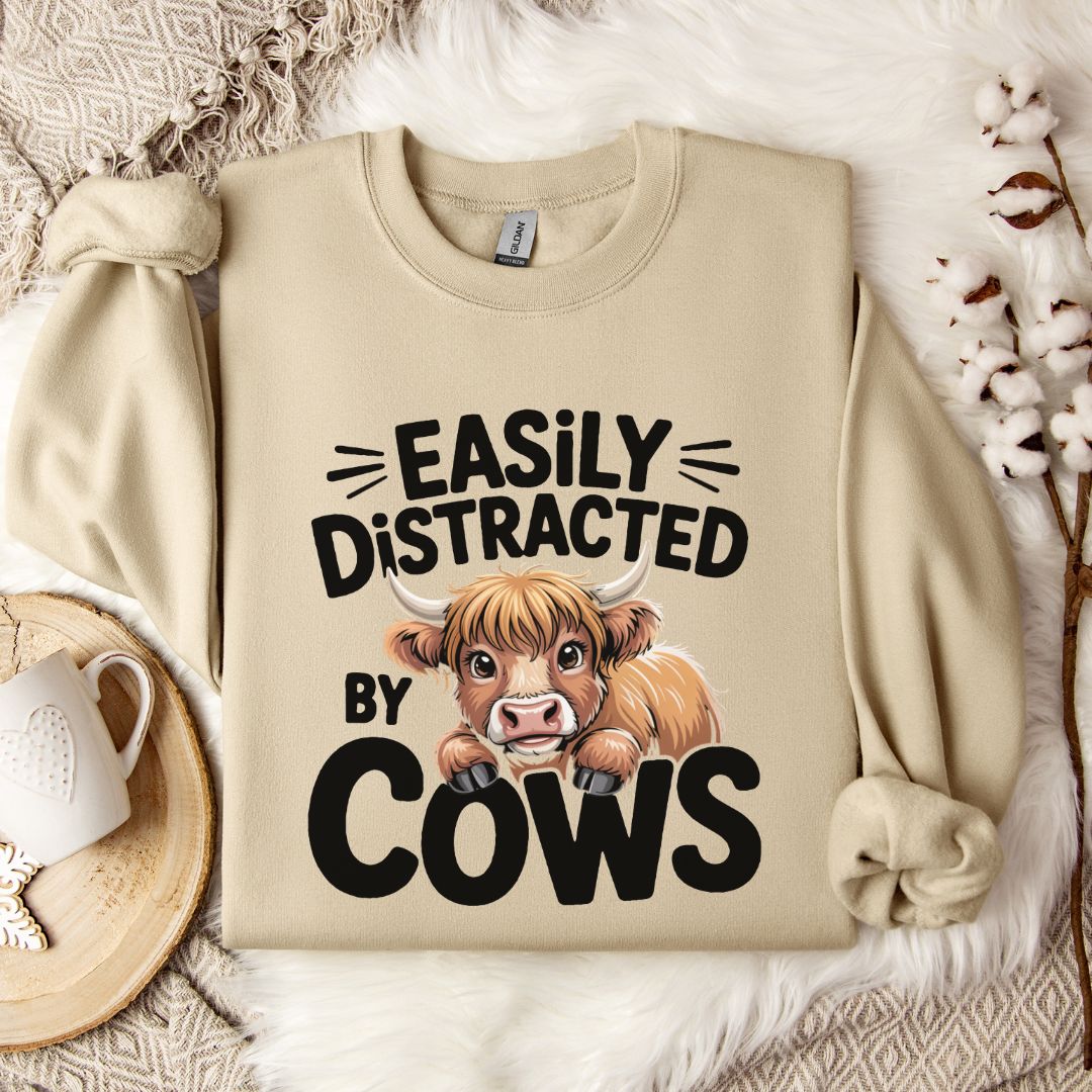 Funny Highland Cow Mom Sweatshirt – Easily Distracted by Cows Crewneck for Cow Lovers, Farmers & Country Life Fans